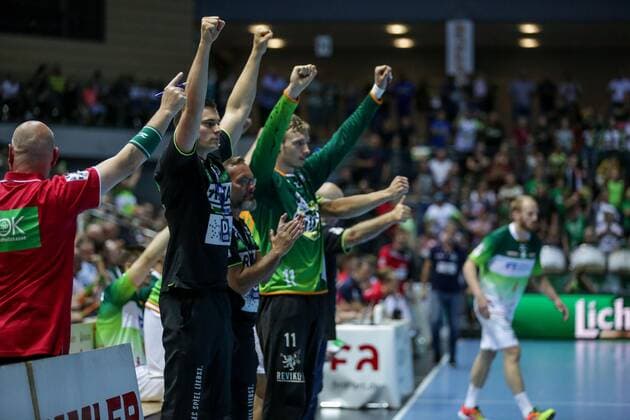 Deutschland,Wetzlar, Rittal-Arena, 15.09.2019, Handball,1. Liqui Moly HBL Bundesliga, 5.Spieltag, HSG Wetzlar - HSG Nordhorn-Lingen Bild: Jubel der Spielerbank der HSG Wetzlar Copyright: HMBxMedia ThomasxJäger