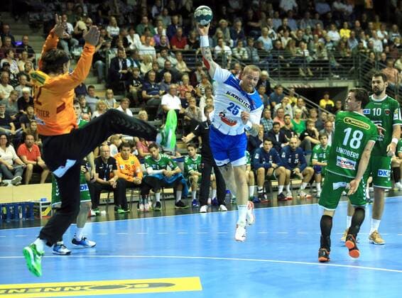 GER, DHB, 1.HBL, FUECHSE BERLIN VS. TVB Stuttgart 15.09.2019, Max Schmeling Halle, Berlin, GER, DHB, 1.HBL, FUECHSE BERLIN VS. TVB Stuttgart, DHB regulations prohibit any use of photographs as image sequences and or quasi-video im Bild Silvio Heinevetter (Fuechse Berlin 12), Hans Lindberg (Fuechse Berlin 18), Patrick Zieker (Stuttgart 25)