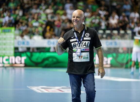 Deutschland,Wetzlar, Rittal-Arena, 15.09.2019, Handball,1. Liqui Moly HBL Bundesliga, 5.Spieltag, HSG Wetzlar - HSG Nordhorn-Lingen Bild: Trainer: Kai Wandschneider (HSG Wetzlar) jubelt nach dem Sieg gegen Nordhorn-Lingen Copyright: HMBxMedia ThomasxJäger