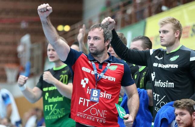 v.li.: Trainer Ceven Klatt (DJK Rimpar Wölfe) jubelt, 15.09.2019, Würzburg (Deutschland), Liqui Moli 2. Handball-Bundesliga, DJK Rimpar Wölfe - TSV Bayer Dormagen