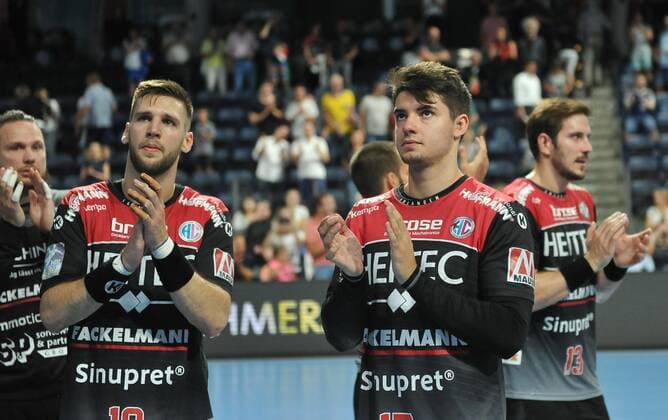 15.09.2019 - Handball - 1. Bundesliga DKB HBL - Saison 2019 2020 - 05. Spieltag: HC Erlangen Metropolregion Nürnberg HCE - TBV Lemgo Lippe - OGo - Sime Ivic (19, HC Erlangen HCE ) Benedikt Kellner (17, HC Erlangen HCE ) enttäuscht Enttäuschung nach Spielende