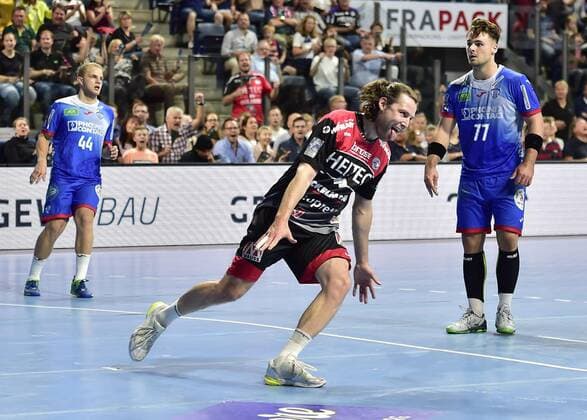 15.09.2019 - Handball - 1. Bundesliga DKB HBL - Saison 2019 2020 - 05. Spieltag: HC Erlangen Metropolregion Nürnberg HCE - TBV Lemgo Lippe - OGo - Alexander Reimann (44, TBV Lemgo ) Johannes Sellin (5, HC Erlangen HCE ) Dani Baijens (77, TBV Lemgo )
