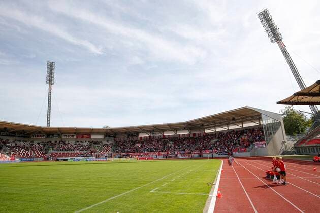 Fußball Regionalliga Nordost Saison 2019 2020 8. Spieltag am Sonntag, 15. September 2019 im Steigerwaldstadion in Erfurt: FC Rot-Weiß Erfurt - BFC Dynamo Übersicht Heimkurve, Steigerwaldstadion FC Rot-Weiß Erfurt - BFC Dynamo