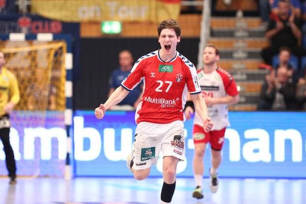 Handball 2. Handball Bundesliga 2019 2020 - Handball Sportverein Hamburg vs. TSV Bayer Dormagen Thies Bergemann (Hamburg) jubelt . Sporthalle Alsterdorf Hamburg Foto: Frank Schoof