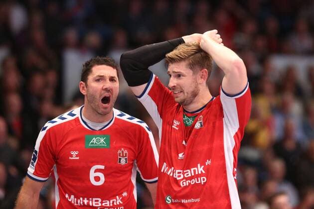 Handball 2. Handball Bundesliga 2019 2020 - Handball Sportverein Hamburg vs. TSV Bayer Dormagen Blazenko Lackovic (Hamburg) und Tobias Schimmelbauer (Hamburg) sind enttäuscht. Sporthalle Alsterdorf Hamburg Foto: Frank Schoof