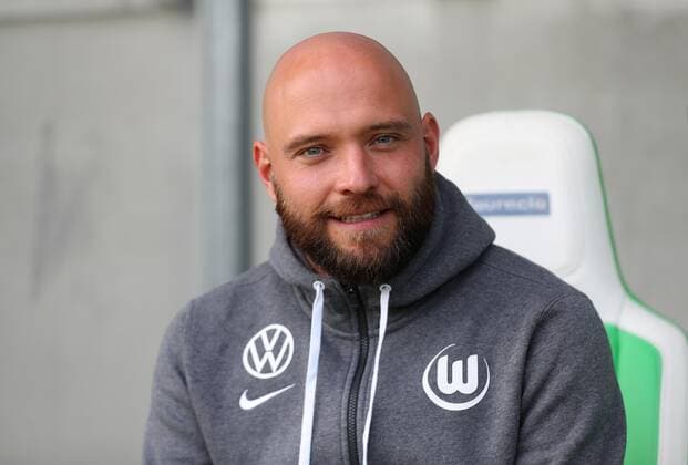 Wolfsburg vs Hoffenheim, Frauen Wolfsburg, Deutschland 15.09.2019, FUßBALL - VfL Wolfsburg vs TSG 1899 Hoffenheim, Flyeralarm Frauen Bundesliga, Saison 2019 20. Cheftrainer Stephan Lerch (VfL Wolfsburg) Wolfsburg