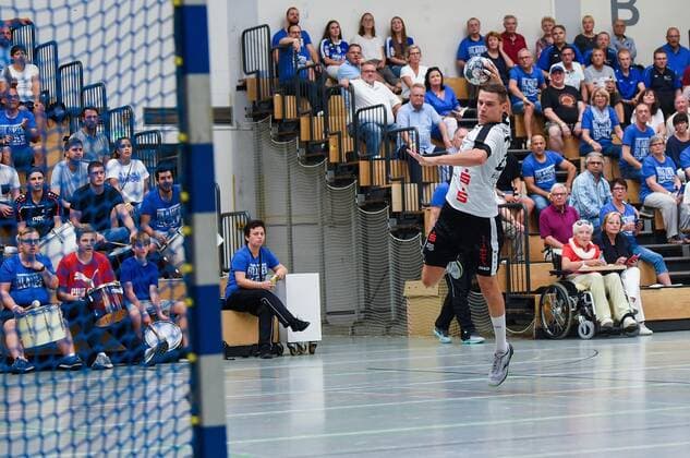 15.09.2019, xpsx, Handball 3.Liga, HSG Hanau - SC DHfK Leipzig II v.l. Marius Brüggemann (Hanau) leeres Tor Hanau Hessen Deutschland (DEU)