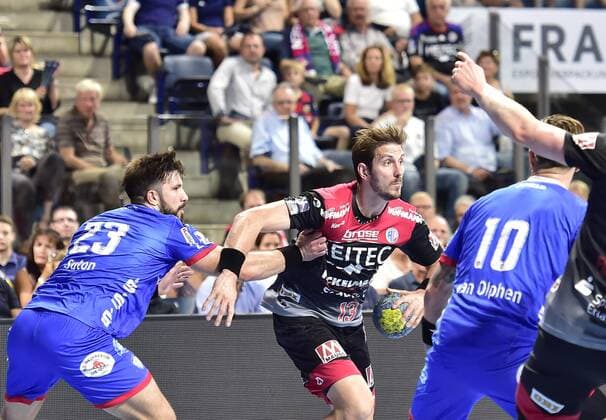 15.09.2019 - Handball - 1. Bundesliga DKB HBL - Saison 2019 2020 - 05. Spieltag: HC Erlangen Metropolregion Nürnberg HCE - TBV Lemgo Lippe - OGo - Tim Suton (23, TBV Lemgo ) Michael Haaß Haass (13, HC Erlangen HCE )