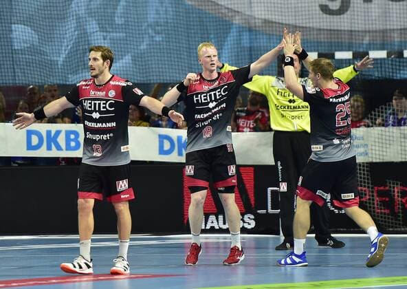 15.09.2019 - Handball - 1. Bundesliga DKB HBL - Saison 2019 2020 - 05. Spieltag: HC Erlangen Metropolregion Nürnberg HCE - TBV Lemgo Lippe - OGo - Michael Haaß Haass (13, HC Erlangen HCE ) Sebastian Firnhaber (18, HC Erlangen HCE ) Carsten Lichtlein (1, HC Erlangen HCE ) Jan Schäffer (25, HC Erlangen HCE )