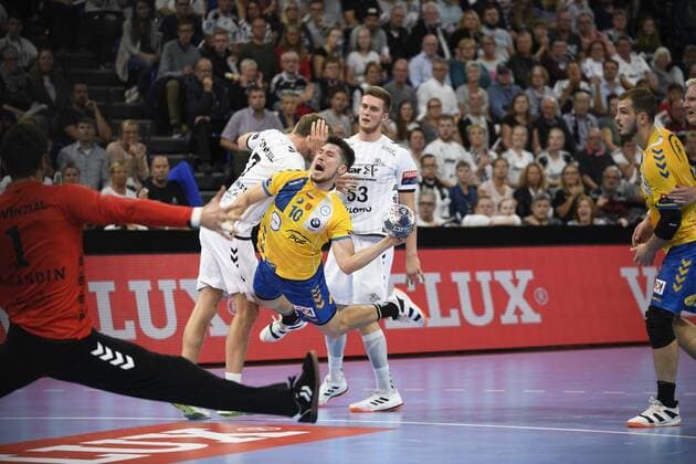 Alex Dujshebaev (Kielce) gegen Niklas Landin Jacobsen (THW Kiel), Handball, Männer, THW Kiel vs PGE Vive Kielce, Champions-League, 1. Spieltag, Gruppenphase, 15.09.19 Kiel Sparkassen-Arena Schleswig-Holstein Germany