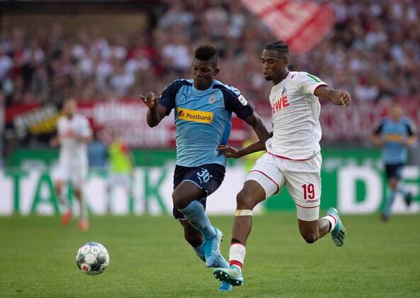 Breel EMBOLO l. (MG) im Zweikampf gegen Kingsley EHIZIBUE (K), Aktion, Fussball 1. Bundesliga, 4.Spieltag, 1. FC Koeln (K) - Borussia Moenchengladbach (MG) 0:1, am 14.09.2019 in Koeln Deutschland. Â *** Breel EMBOLO l MG in duel against Kingsley EHIZIBUE K , Action, Football 1 Bundesliga, 4 Spieltag, 1 FC Koeln K Borussia Moenchengladbach MG 0 1, on 14 09 2019 in Koeln Germany Â