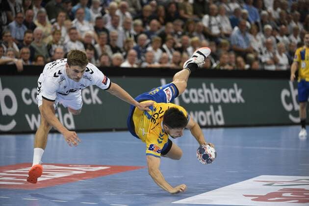 Rune Dahmke (THW Kiel) gegen Alex Dujshebaev (Kielce), Handball, Männer, THW Kiel vs PGE Vive Kielce, Champions-League, 1. Spieltag, Gruppenphase, 15.09.19 Kiel Sparkassen-Arena Schleswig-Holstein Germany