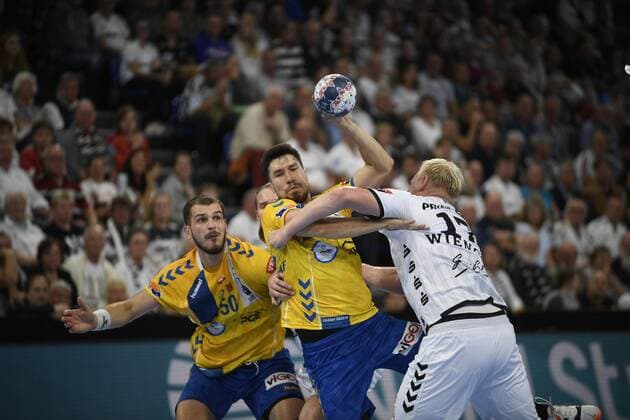 Alex Dujshebaev (Kielce) gegen Patrick Wiencek (THW Kiel), Handball, Männer, THW Kiel vs PGE Vive Kielce, Champions-League, 1. Spieltag, Gruppenphase, 15.09.19 Kiel Sparkassen-Arena Schleswig-Holstein Germany