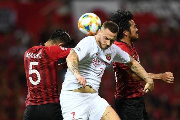 Austrian football player Marko Arnautovic of Shanghai SIPG F.C., middle, and Japanese football player Tomoaki Makino of Urawa Red Diamonds, right, jump for the head ball during the second-round match of quarterfinal of AFC Champions League (ACL) in Saitama Prefecture, Japan, 17 September 2019. The second-round match of quarterfinal of AFC Champions League (ACL) between Urawa Red Diamonds and Shanghai SIPG ended with a 1-1 tie in Saitama Prefecture, Japan, 17 September 2019.