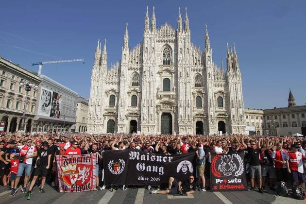FANS ULTRAS SLAVIA PRAGUE OCCUPANO PIAZZA DUOMO FUMOGENI AND CHOIRS IN VIEW OF THE CHAMPION WITH INTER THIS EVENING Editorial Usage Only  Copyright: xSALMOIRAGOxFOTOGRAMMAx xIPAx