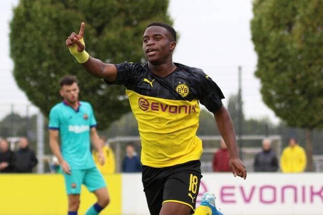 Fußball UEFA Youth League 1. Spieltag Borussia Dortmund U19 - FC Barcelona, Barca U19 am 31.08.2019 im Fußballpark Hohenbuschei in Dortmund Youssoufa Moukoko ( Dortmund )s *** Football UEFA Youth League 1 Matchday Borussia Dortmund U19 FC Barcelona U19 on 31 08 2019 at the Football Park Hohenbuschei in Dortmund Youssoufa Moukoko Dortmund s xHDx