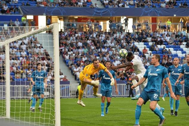 Fußball, CL, Olympique Lyon - Zenit St. Petersburg Moussa Dembele (lyon) vs Andrei Lunev (zenith) FOOTBALL : Lyon vs Zenith Saint-Petersbourg - Phase de groupe Ligue des Champions - 17 09 2019 FredericChambert Panoramic 