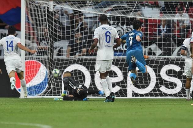 Fußball, CL, Olympique Lyon - Zenit St. Petersburg Anthony Lopes (lyon) vs Sardar Azmoun (zenith) FOOTBALL : Lyon vs Zenith Saint-Petersbourg - Phase de groupe Ligue des Champions - 17 09 2019 FredericChambert Panoramic 