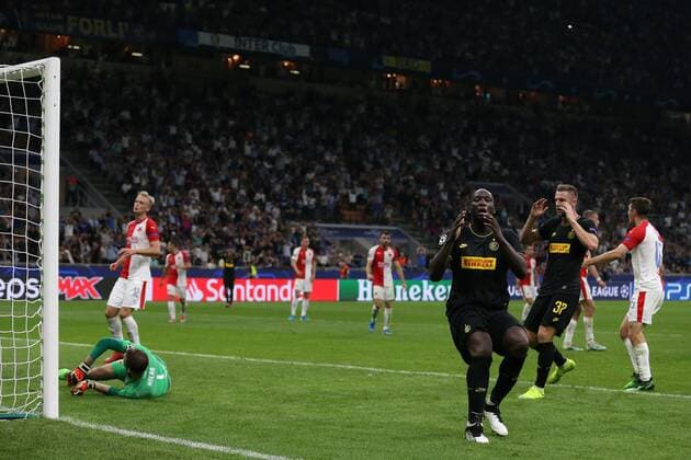 Romelu Lukaku of Inter reacts after having a late header tipped over the crossbar by Ondrej Kolar of Slavia Prague during the UEFA Champions League match at the San Siro, Milan. Picture date: 17th September 2019. Picture credit should read: Jonathan Moscrop Sportimage EDITORIAL USE ONLY. No use with unauthorised audio, video, data, fixture lists, club league logos or live services. Online in-match use limited to 120 images, no video emulation. No use in betting, games or single club league player publications. SPI-0207-0022