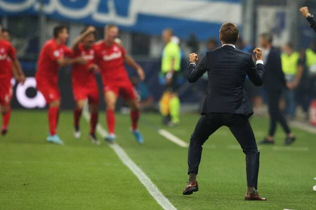 Sport Bilder des Tages SOCCER - CL, RBS vs Genk SALZBURG,AUSTRIA,17.SEP.19 - SOCCER - UEFA Champions League, group stage, Red Bull Salzburg vs KRC Genk. Image shows the rejoicing of head coach Jesse Marsch (RBS). GEPAxpictures xMathiasxMandl