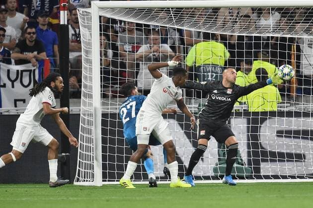 Anthony Lopes et Thiago Mendes (lyon) vs Magomed Ozdoev (zenith) FOOTBALL : Lyon vs Zenith Saint-Petersbourg - Phase de groupe Ligue des Champions - 17 09 2019 FredericChambert Panoramic 