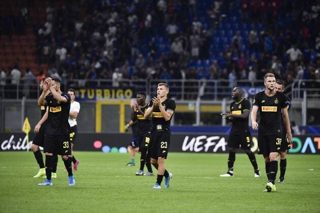 Photo LaPresse Marco Alpozzi September 17, 2019 Milan (Italy) soccer Inter Vs Slavia Praha - Champions League group stage - Group F - Giuseppe Meazza stadium In the pic: Inter players greet supporters at final whistle  Copyright: xMarcoxAlpozzi LaPresse LaPresse x