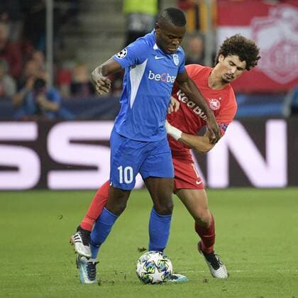 Genk s Aly Mbwana Samatta and Salzburg s Takumi Minamino fight for the ball during a game between Austrian club RB Salzburg and Belgian RC Genk, Tuesday 17 September 2019 in Salzburg, Austria, first match in the group stage of the UEFA Champions League. YORICKxJANSENS  x05665924x