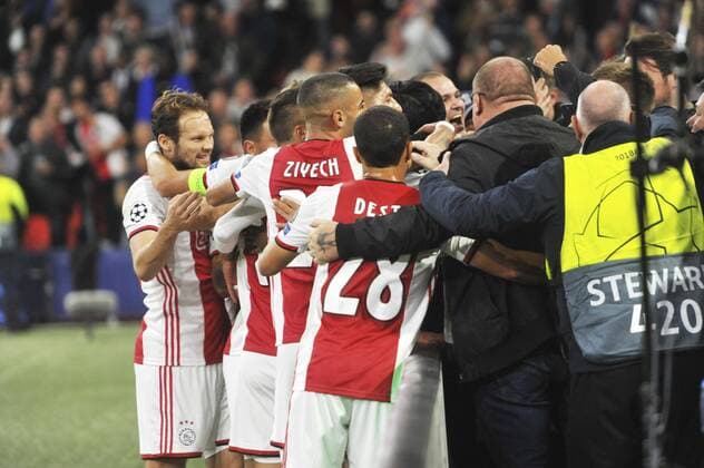 Amsterdam NL 17 september 2019 Champions League wedstrijd AFC Ajax Amsterdam LOSC Lille (Rijsel) Quincy Promes viert zin doelpunt Amsterdam The Netherlands 17th September 2019 Champions league game AFC Ajax Amsterdam vs LOSC Lille. Quincy Promes celbrates his goal. 