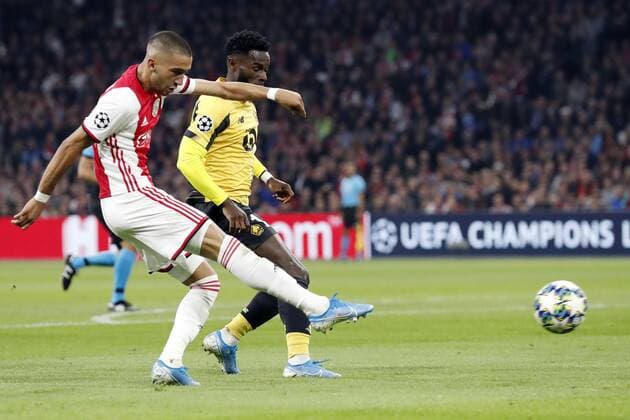 (l-r) Hakim Ziyech of Ajax, Jonathan Bamba of Lille OSC during the UEFA Champions League group H match between Ajax Amsterdam and Lille OSC at the Johan Cruijff Arena on September 17, 2019 in Amsterdam, The Netherlands UEFA Champions League 2019 2020 xVIxVIxImagesx xMauricexvanxSteenxIVx 202152706