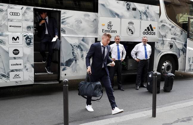 Llegada del Real Madrid a su hotel en Paris. En la imagen, Kroos. Real Madrid team arrives at the meeting hotel in Paris. In this picture, Kroos. 