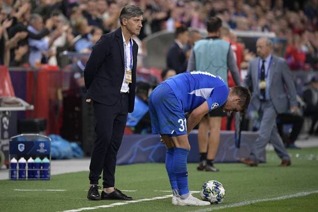 Genk s head coach Felice Mazzu and Genk s Joakim Maehle Pedersen pictured during a game between Austrian club RB Salzburg and Belgian RC Genk, Tuesday 17 September 2019 in Salzburg, Austria, first match in the group stage of the UEFA Champions League. YORICKxJANSENS  x05666036x