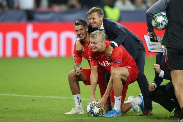 SOCCER - CL, RBS vs Genk SALZBURG,AUSTRIA,17.SEP.19 - SOCCER - UEFA Champions League, group stage, Red Bull Salzburg vs KRC Genk. Image shows Dominik Szoboszlai, head coach Jesse Marsch and Erling Braut Haaland (RBS). GEPAxpictures xMathiasxMandl