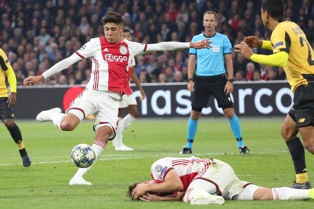 September 17, 2019: AMSTERDAM, NETHERLANDS - SEPTEMBER 17, 2019: Edson Alvarez (Ajax) controls for the ball during the 1st match of the 2019 20 UEFA Champions League Final Group Round between AFC Ajax (Netherlands) and Lille OSC (France) at Johan Cruijff ArenA. Sports News - September 17, 2019 - ZUMAm251 20190917_zsp_m251_267 Copyright: xFedericoxGuerraxMaranesix