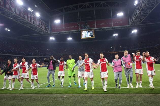 September 17, 2019: AMSTERDAM, NETHERLANDS - SEPTEMBER 17, 2019: Ajax squad celebrates after won the 1st match of the 2019 20 UEFA Champions League Final Group Round between AFC Ajax (Netherlands) and Lille OSC (France) at Johan Cruijff ArenA. Sports News - September 17, 2019 - ZUMAm251 20190917_zsp_m251_273 Copyright: xFedericoxGuerraxMaranesix