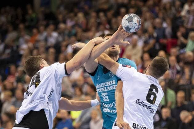 SG Flensburg-Handewitt vs Elverum Handball, Handball, EHF Champions League Gruppenphase, 18.09.19 Michel Jurecki (SG Flensburg-Handewitt, 55) mit dem Pass auf Anders Zachariassen (SG Flensburg-Handewitt, 22) Copyright: xBEAUTIFULxSPORTS MarioxM.xKobergx