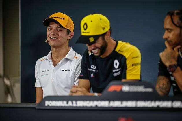 Motorsports: FIA Formula One World Championship, WM, Weltmeisterschaft 2019, Grand Prix of Singapore, 4 Lando Norris (GBR, McLaren F1 Team), 3 Daniel Ricciardo (AUS, Renault F1 Team), Singapore Singapore