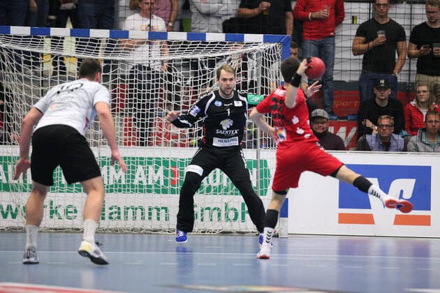 Vyron Papadopoulos (ASV Hamm-Westfalen 22) gegen Maurice Paske (TV Emsdetten 1)(Tor) GER, Handball, 2. Bundesliga, ASV Hamm-Westfalen gegen TV Emsdetten, 20.09.2019 Hamm Copyright: xEIBNER JanxStrohdiekx EP_JSK