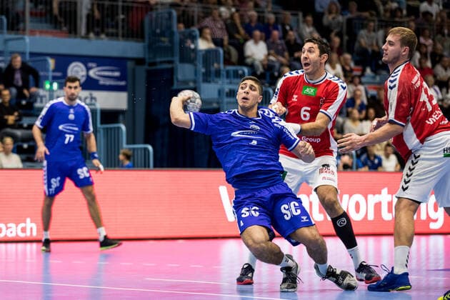 2. Handball-Bundesliga; VfL Gummersbach - HSV Hamburg Yonathan Dayan ( 4, VfL Gummersbach), Blazenko Lackovic ( 6, HSV Hamburg), 2. Handball-Bundesliga VfL Gummersbach - HSV Hamburg; Gummersbach, Schwalbe arena Copyright: xBEAUTIFULxSPORTS Wunderlx
