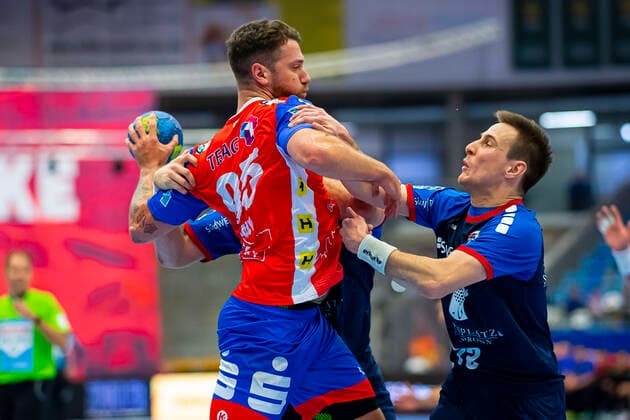 Bietigheim, Deutschland 25. August 2019: 2. BL - 19 20- SG BBM Bietigheim vs. ThSV Eisenach v. li. im Zweikampf Alexander Saul (Eisenach) und Martin Marcec (SG BBM Bietigheim) Bietigheim Egetrans Arena Baden-Württemberg Deutschland
