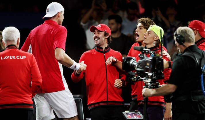 TENNIS - Laver Cup 2019 GENEVA,SWITZERLAND,21.SEP.19 - TENNIS - Laver Cup, Team Europe vs Team World. Image shows the rejoicing of John Isner (USA), Jordan Thompson (AUS), Taylor Fritz (USA) and Denis Shapovalov (CAN). GEPAxpictures xMatthiasxHauer