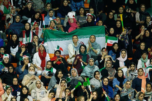 Bilder des Jahres 2019, Sport 09 September Sport Themen der Woche KW38 Fans of Iran supporters cheer for their national team, Nationalteam the SMM 20th Asian Men s Volleyball Championship 2019 at Azadi Stadium on Sep 21, 2019 in Tehran, Iran. (Photo by Amirhossein Kheirkhah) 