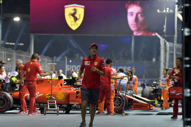 FORMULA 1 2019 SINGAPORE AIRLINES SINGAPORE GRAND PRIX 21.09.2019, Marina Bay Street Circuit, Singapore, FORMULA 1 2019 SINGAPORE AIRLINES SINGAPORE GRAND PRIX ,im Bild Poleposition für Charles Leclerc (MCO 16), Scuderia Ferrari Mission Winnow, 2.Startplatz für Lewis Hamilton (GB 44), Mercedes-AMG Petronas Motorsport, 3.Startplatz für Sebastian Vettel (GER 5), Scuderia Ferrari Mission Winnow