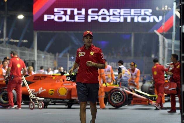 FORMULA 1 2019 SINGAPORE AIRLINES SINGAPORE GRAND PRIX 21.09.2019, Marina Bay Street Circuit, Singapore, FORMULA 1 2019 SINGAPORE AIRLINES SINGAPORE GRAND PRIX ,im Bild Poleposition für Charles Leclerc (MCO 16), Scuderia Ferrari Mission Winnow, 2.Startplatz für Lewis Hamilton (GB 44), Mercedes-AMG Petronas Motorsport, 3.Startplatz für Sebastian Vettel (GER 5), Scuderia Ferrari Mission Winnow
