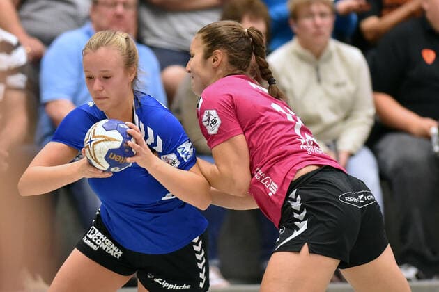 Emelyn Nele van Wingerden (HSG Blomberg-Lippe) (am Ball) und Maria Ines Da Silva Pereira (HSG Bad Wildungen Vipers) ,GER, HSG Bad Wildungen Vipers - HSG Blomberg-Lippe, Handball, 1. Bundesliga Frauen, 21.09.2019, GER, HSG Bad Wildungen Vipers - HSG Blomberg-Lippe, Handball, 1. Liga Frauen, 21.09.2019 Bad Wildungen Copyright: xEIBNER RolandxSippelx EP_RSL