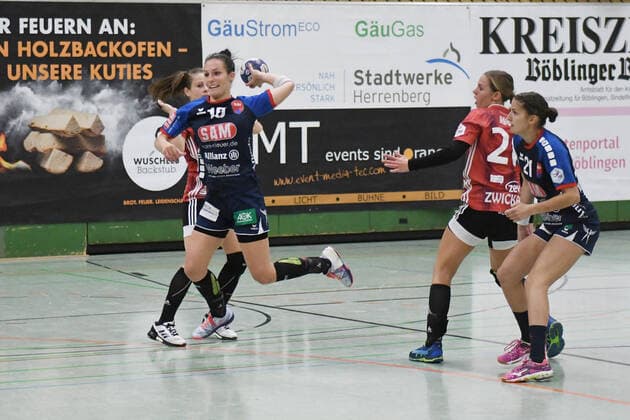 Lea Neubrander ( 18, SG H2KU Herrenberg) bei einem Angriff, SG H2KU Herrenberg vs. BSV Sachsen Zwickau, 2. Handball Bundesliga Frauen, 3. Spieltag, Saison 19 20, 121.09.2019, SG H2KU Herrenberg vs. BSV Sachsen Zwickau, 2. Handball Bundesliga Frauen, 3. Spieltag, Saison 19 20, 121.09.2019 Dettingen an der Erms