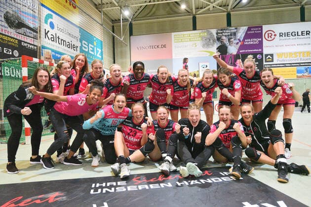 die TusSies jubel wieder daheim TusSies Metzingen, Handball, HBF, Ligaspiel, 21.09.2019, Foto:TBaur Eibner TusSies Metzingen vs. HSG Bensheim-Auerbach Metzingen Copyright: xToBaurx EibnerxPressefotox EP_TB