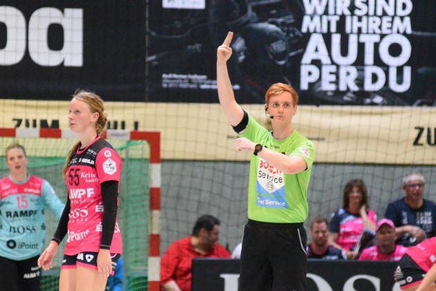 2min fuer Tamara Haggerty (TusSies Metzingen 55) TusSies Metzingen, Handball, HBF, Ligaspiel, 21.09.2019, Foto:TBaur Eibner TusSies Metzingen vs. HSG Bensheim-Auerbach Metzingen Copyright: xToBaurx EibnerxPressefotox EP_TB