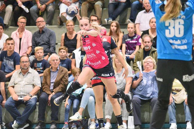Dorina Korsos (TusSies Metzingen 95) TusSies Metzingen, Handball, HBF, Ligaspiel, 21.09.2019, Foto:TBaur Eibner TusSies Metzingen vs. HSG Bensheim-Auerbach Metzingen Copyright: xToBaurx EibnerxPressefotox EP_TB