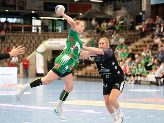 Annika Blanke (Frisch Auf Frauen 05) gegen Sina Michels (Kurpfalz Baeren 03), Frisch Auf! Frauen vs. Kurpfalz-Baeren, Handball, Frauen, 1. Bundesliga, 21.09.2019 Frisch Auf! Frauen vs. Kurpfalz-Baeren, Handball, Frauen, 1. Bundesliga, 21.09.2019 Goeppingen Copyright: xEIBNER Michael_Schmidtx EP_MST