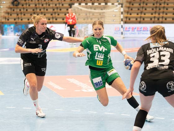 Michaela Hrbkova (Frisch Auf Frauen 11) gegen Sina Michels (Kurpfalz Baeren 03), Frisch Auf! Frauen vs. Kurpfalz-Baeren, Handball, Frauen, 1. Bundesliga, 21.09.2019 Frisch Auf! Frauen vs. Kurpfalz-Baeren, Handball, Frauen, 1. Bundesliga, 21.09.2019 Goeppingen Copyright: xEIBNER Michael_Schmidtx EP_MST